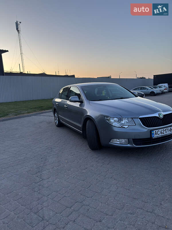 Лифтбек Skoda Superb 2009 в Луцке