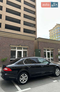 Лифтбек Skoda Superb 2011 в 