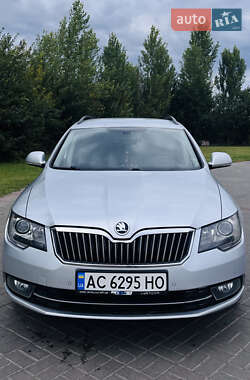 Универсал Skoda Superb 2015 в Нововолынске