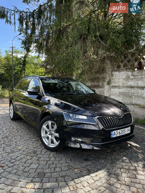 Универсал Skoda Superb 2017 в Сваляве