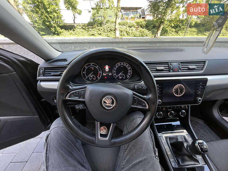 Универсал Skoda Superb 2017 в Сваляве
