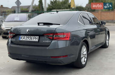 Лифтбек Skoda Superb 2015 в 