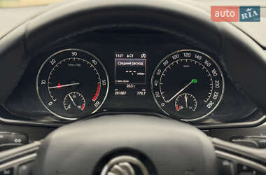 Лифтбек Skoda Superb 2015 в 