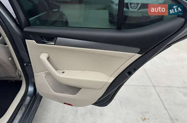 Лифтбек Skoda Superb 2015 в 