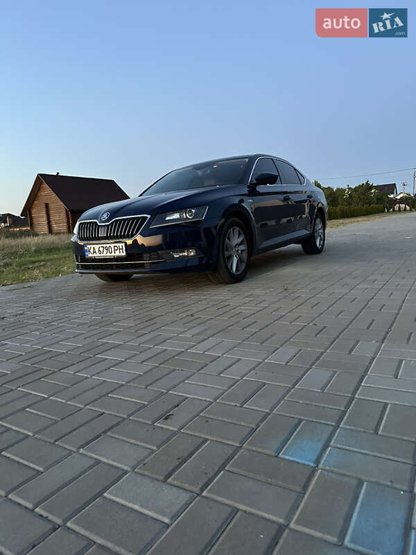 Лифтбек Skoda Superb 2016 в Киеве