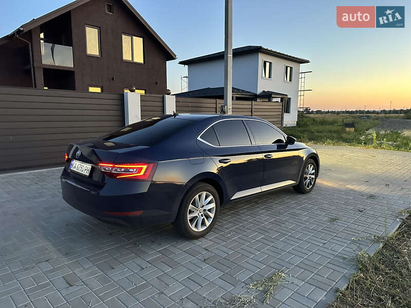 Лифтбек Skoda Superb 2016 в Киеве