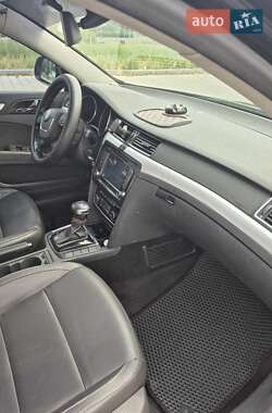 Лифтбек Skoda Superb 2012 в 