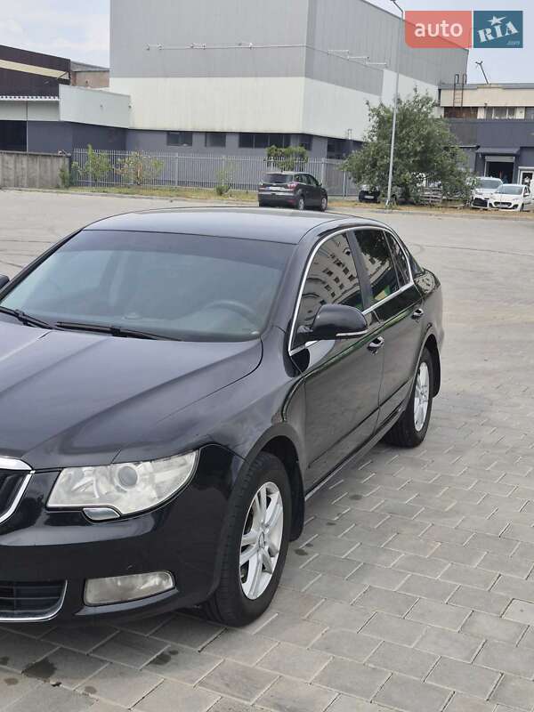 Лифтбек Skoda Superb 2012 в 