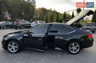 Лифтбек Skoda Superb 2015 в 