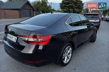 Лифтбек Skoda Superb 2015 в 