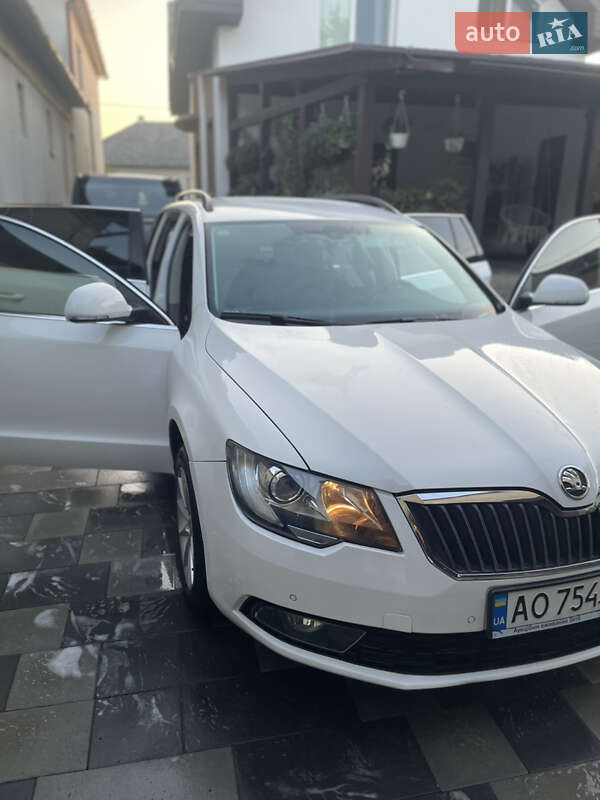 Универсал Skoda Superb 2014 в Мукачево