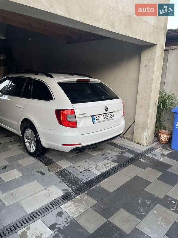 Универсал Skoda Superb 2014 в Мукачево