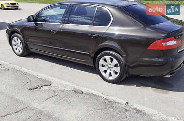 Лифтбек Skoda Superb 2012 в 