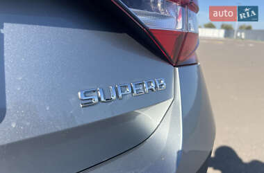 Лифтбек Skoda Superb 2016 в 