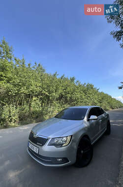 Лифтбек Skoda Superb 2014 в 