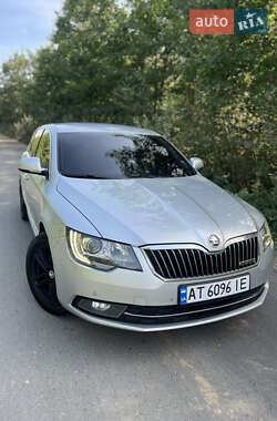 Лифтбек Skoda Superb 2014 в 