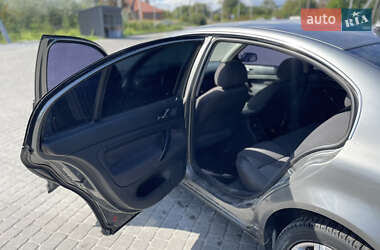 Лифтбек Skoda Superb 2005 в 