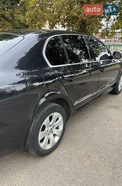 Лифтбек Skoda Superb 2011 в 
