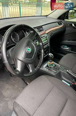 Лифтбек Skoda Superb 2011 в 