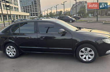 Лифтбек Skoda Superb 2011 в 