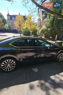 Лифтбек Skoda Superb 2019 в 