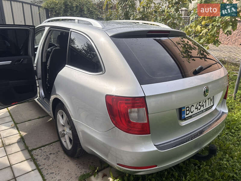 Универсал Skoda Superb 2012 в Дрогобыче