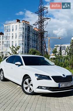 Лифтбек Skoda Superb 2016 в 