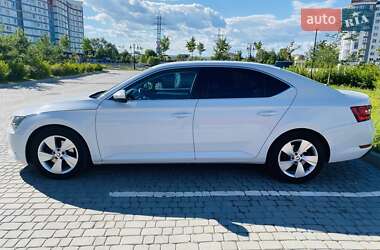Лифтбек Skoda Superb 2016 в 