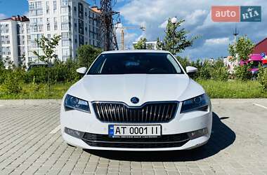 Лифтбек Skoda Superb 2016 в 