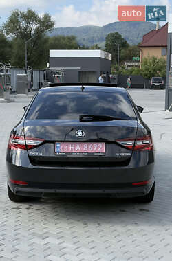 Лифтбек Skoda Superb 2017 в 