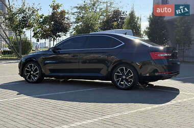 Лифтбек Skoda Superb 2021 в 
