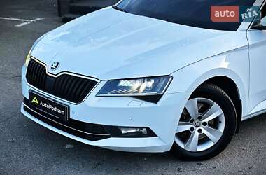 Лифтбек Skoda Superb 2019 в 
