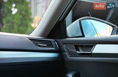 Лифтбек Skoda Superb 2019 в 