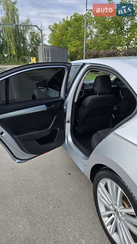 Лифтбек Skoda Superb 2016 в Волочиске