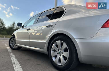 Лифтбек Skoda Superb 2013 в 