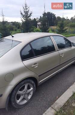 Лифтбек Skoda Superb 2004 в 