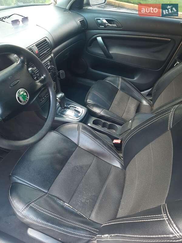 Лифтбек Skoda Superb 2004 в Львове