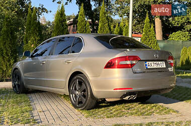 Лифтбек Skoda Superb 2013 в 