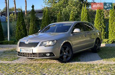 Лифтбек Skoda Superb 2013 в 