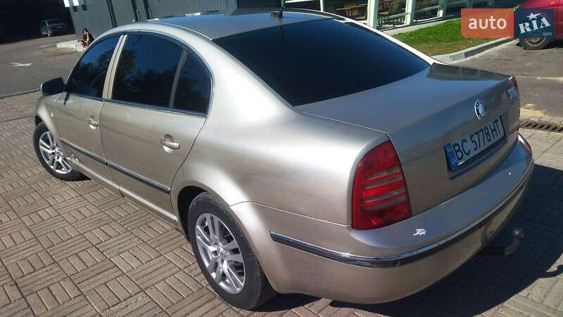 Лифтбек Skoda Superb 2004 в Жидачове