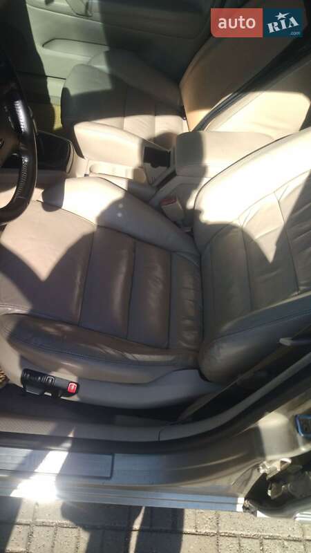 Лифтбек Skoda Superb 2004 в Жидачове