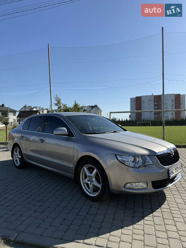 Лифтбек Skoda Superb 2010 в 