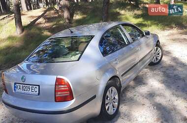 Лифтбек Skoda Superb 2003 в 