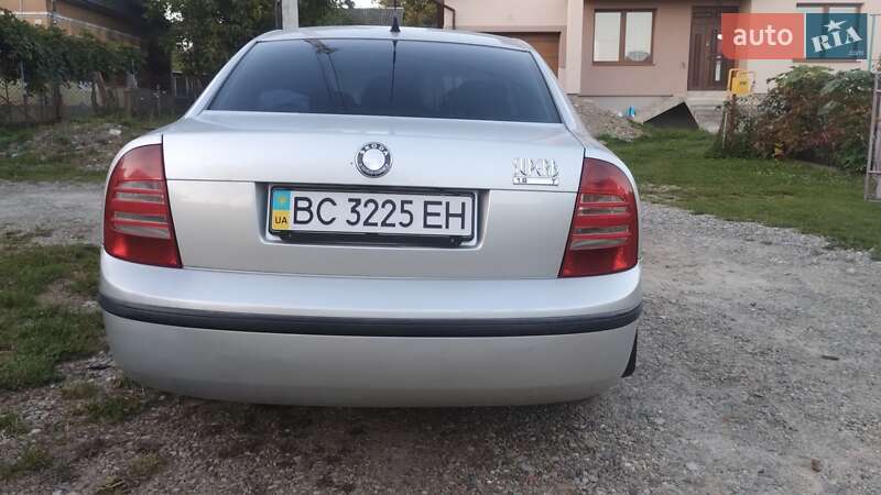 Лифтбек Skoda Superb 2002 в Львове