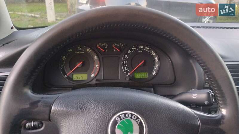 Лифтбек Skoda Superb 2002 в Львове