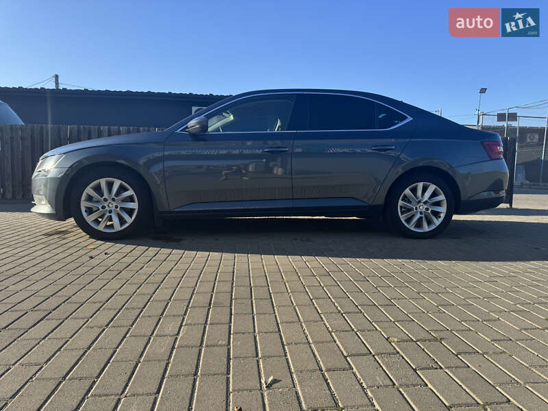 Лифтбек Skoda Superb 2018 в Львове