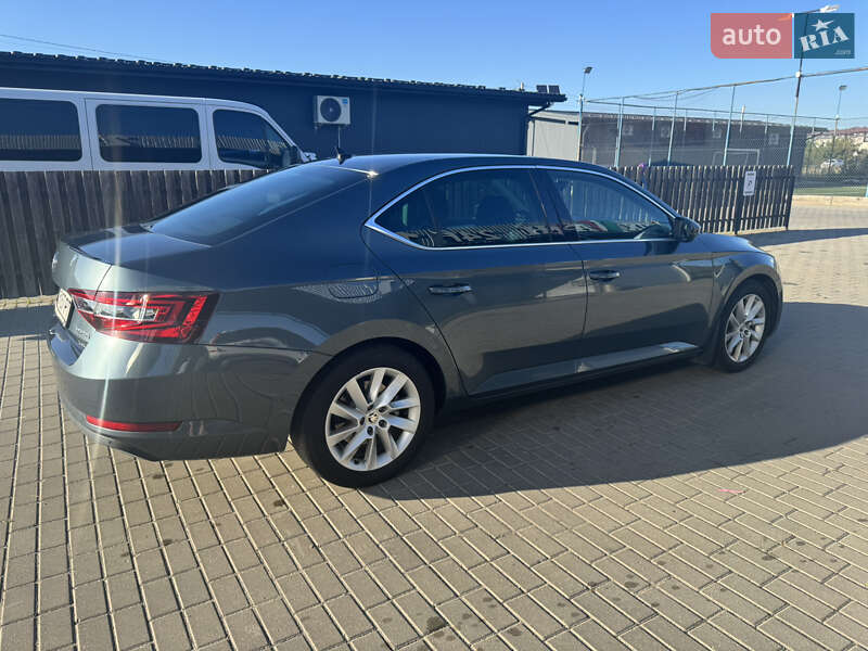Лифтбек Skoda Superb 2018 в Львове