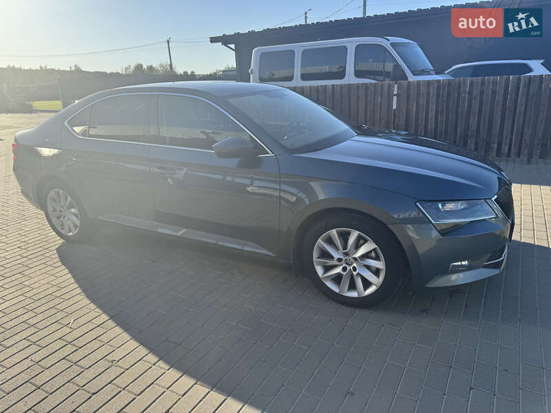 Лифтбек Skoda Superb 2018 в Львове