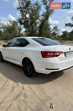 Лифтбек Skoda Superb 2015 в 