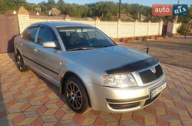 Лифтбек Skoda Superb 2004 в 